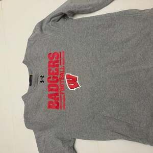 Vintage Under Armour Wisconsin Badgers Men's Gray Heatgear Large
